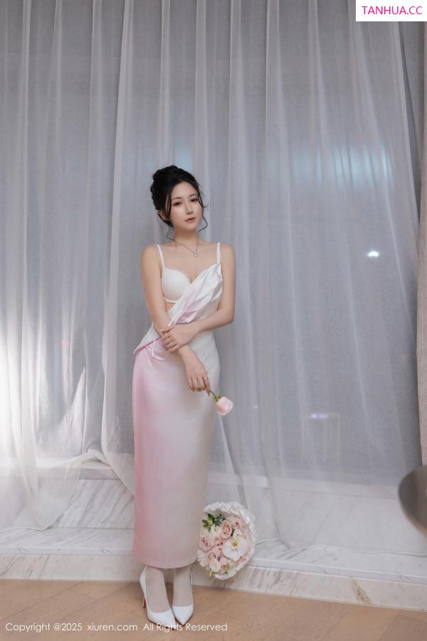 鱼子酱fish  [XiuRen]高清写真图 2025.02.19 No.9907 鱼子酱Fish 丝袜美腿第24张图片